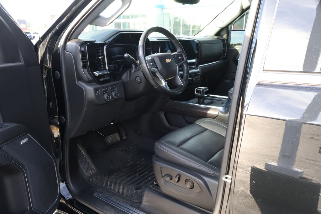 Thumbnail: 2022 Chevrolet Silverado 1500 - 13