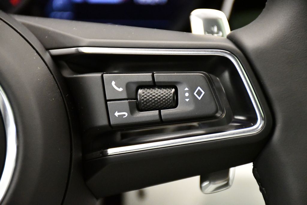 Thumbnail: 2025 Porsche Macan - 29