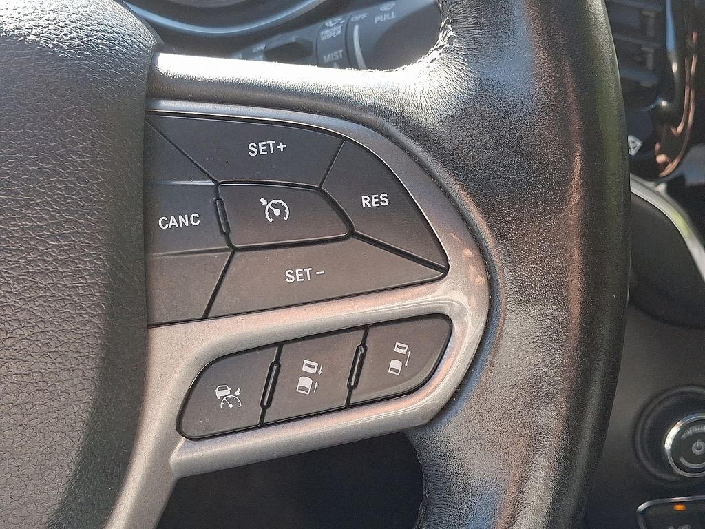 Thumbnail: 2019 Jeep Cherokee - 23