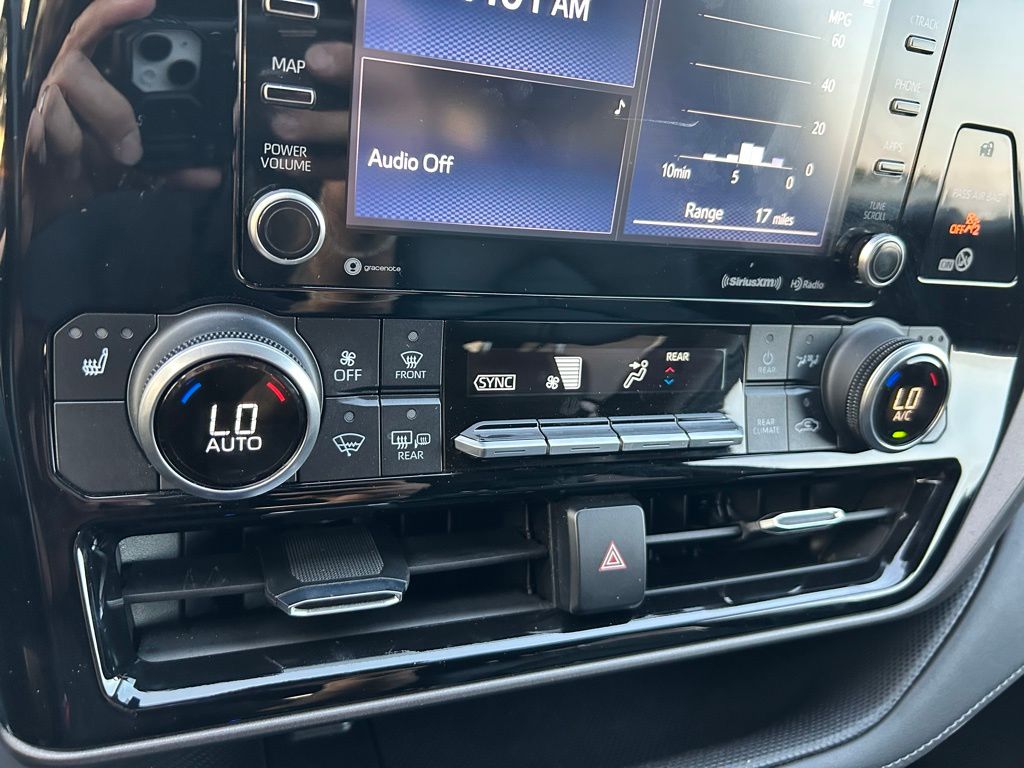 2022 Toyota Highlander XLE 27