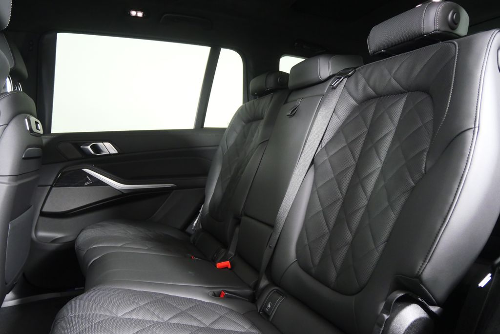 Thumbnail: 2027 BMW X7 - 15