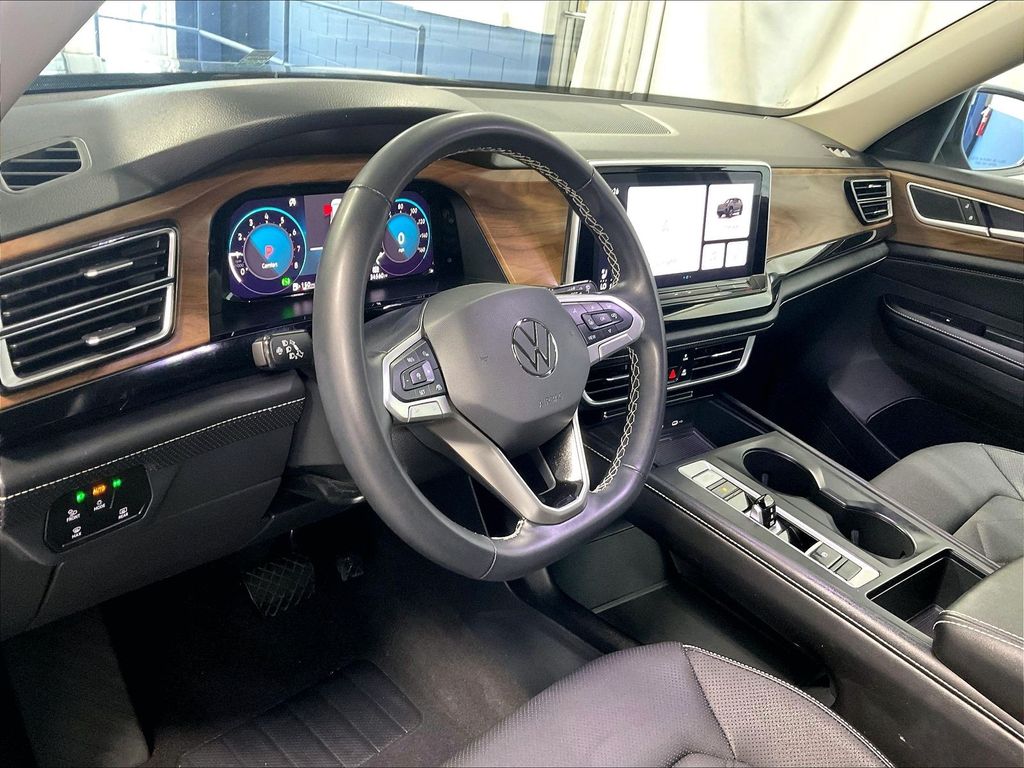 2024 Volkswagen Atlas — photo 8