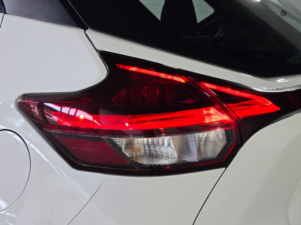 Thumbnail: 2021 Nissan Kicks - 10