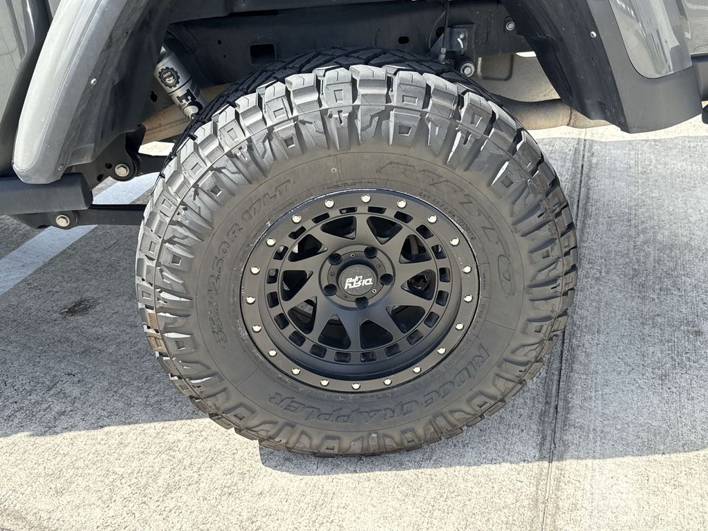 Thumbnail: 2022 Jeep Gladiator - 30