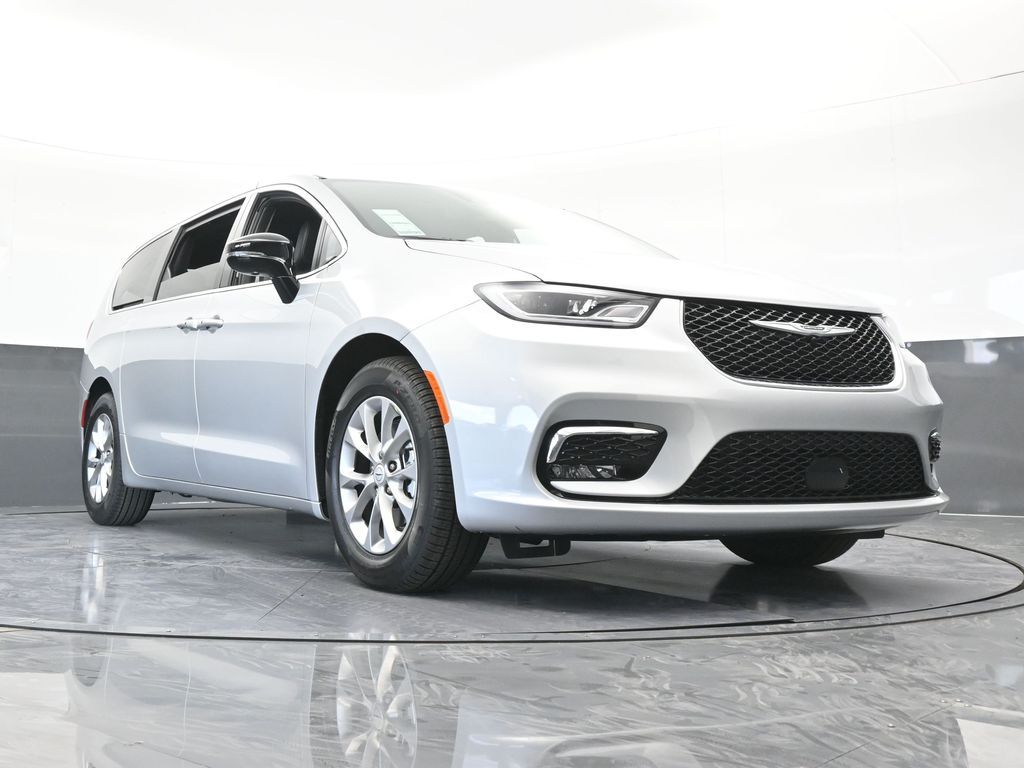 New 2026 Silver Mist Clearcoat Chrysler Limited image 64