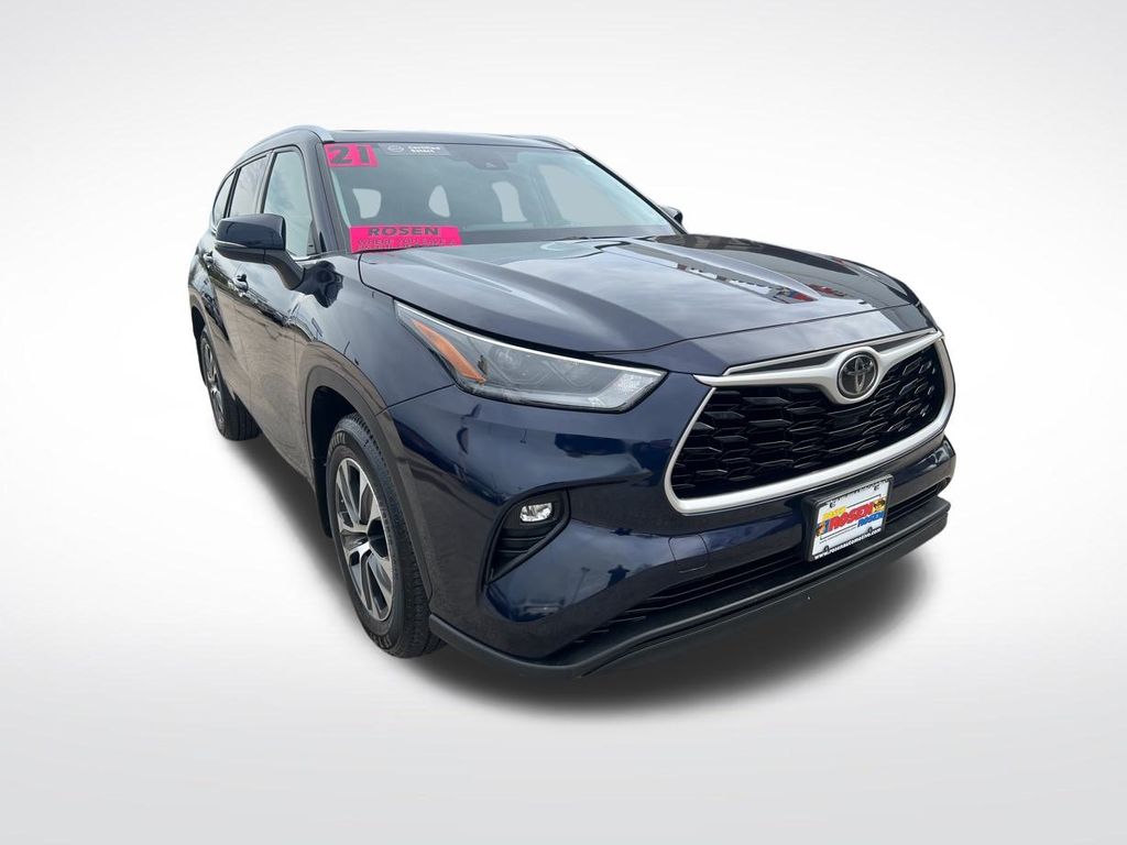 2021 Toyota Highlander XLE photo
