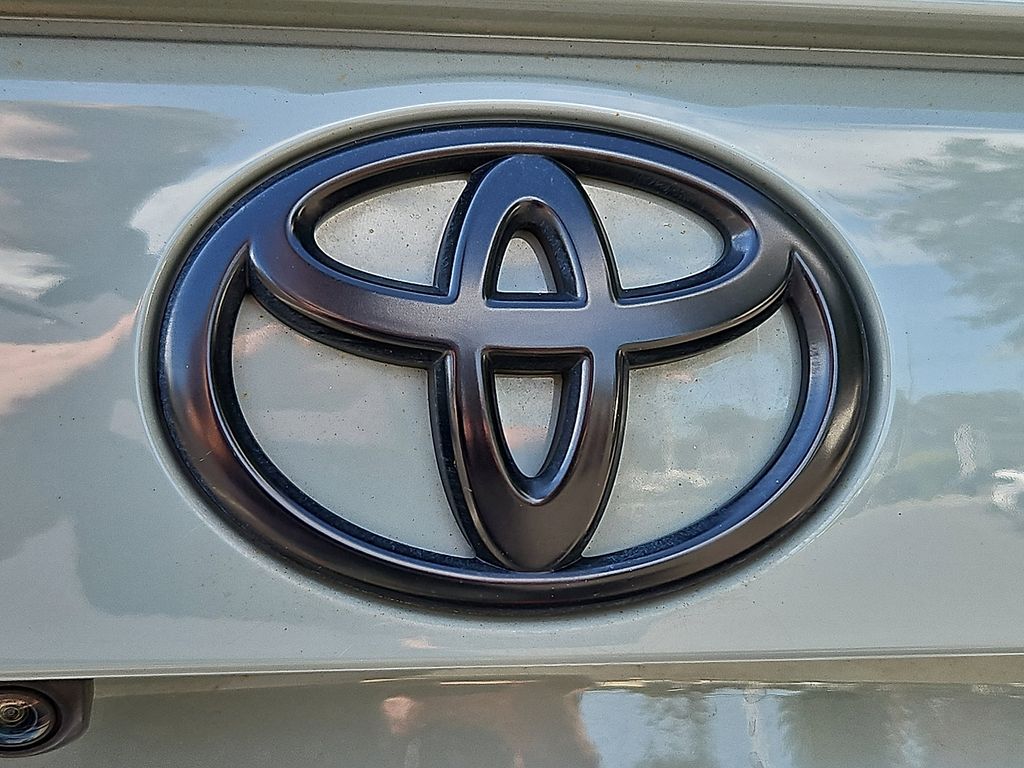 Thumbnail: 2021 Toyota RAV4 - 30