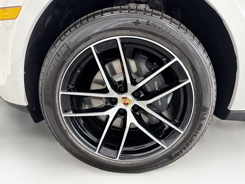 Thumbnail: 2026 Porsche Macan - 31