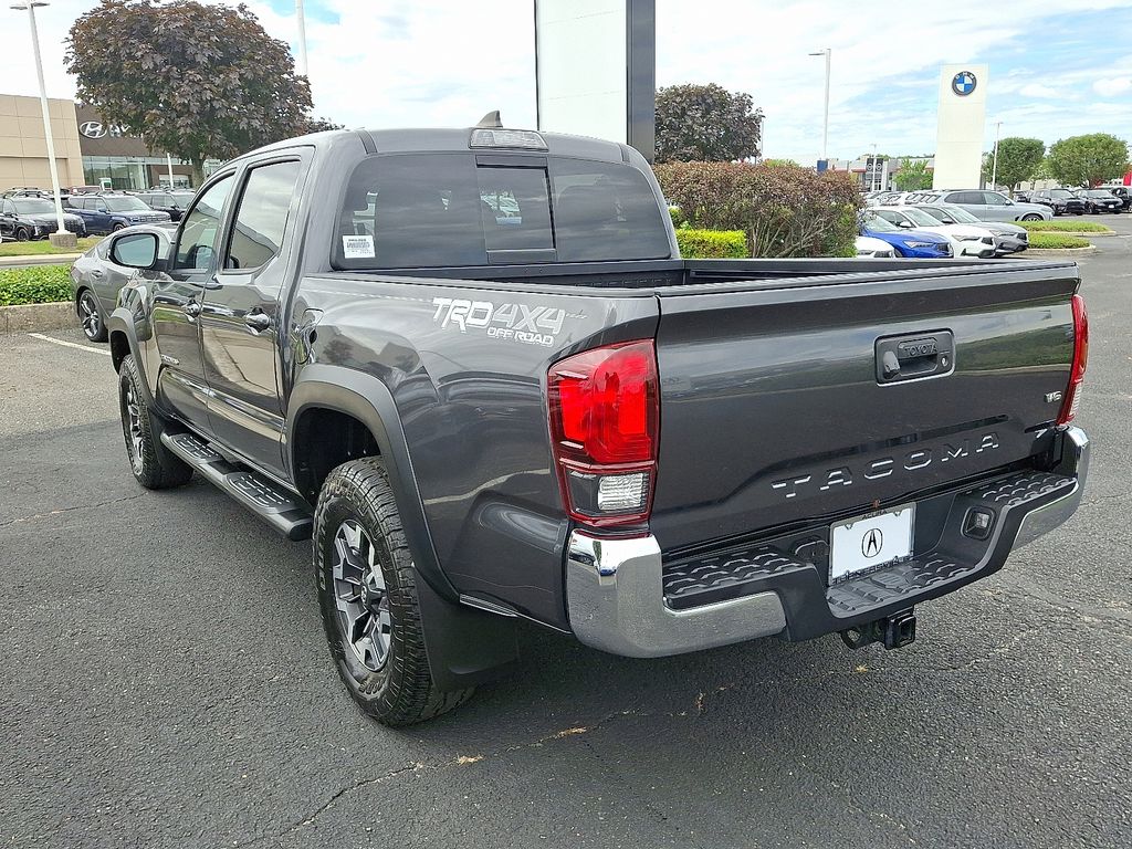 Thumbnail: 2019 Toyota Tacoma - 4
