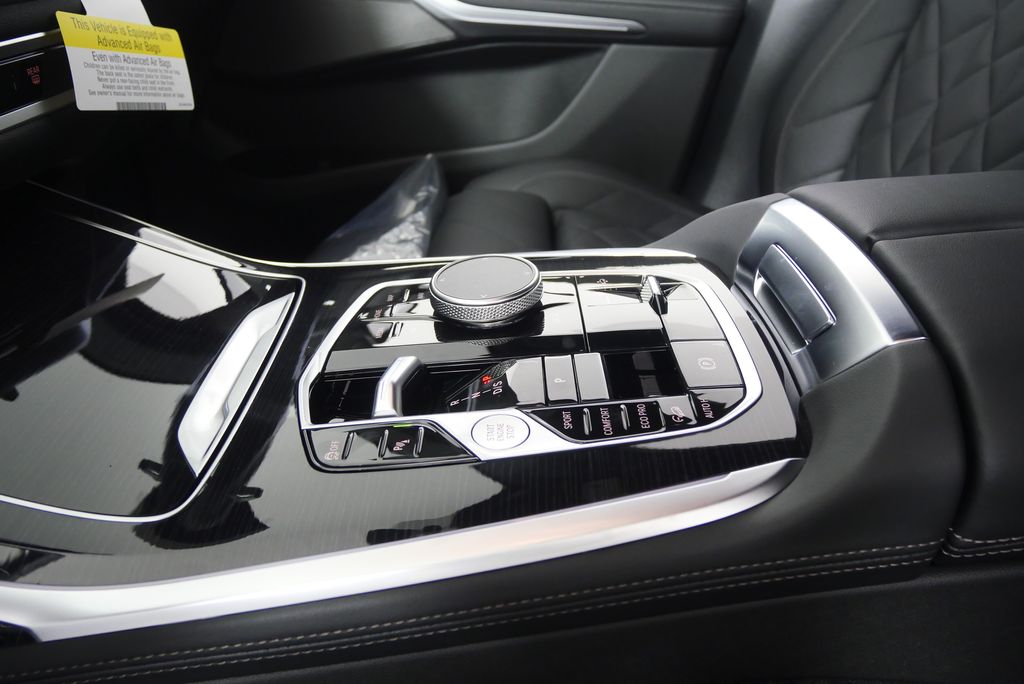 Thumbnail: 2026 BMW X7 - 24