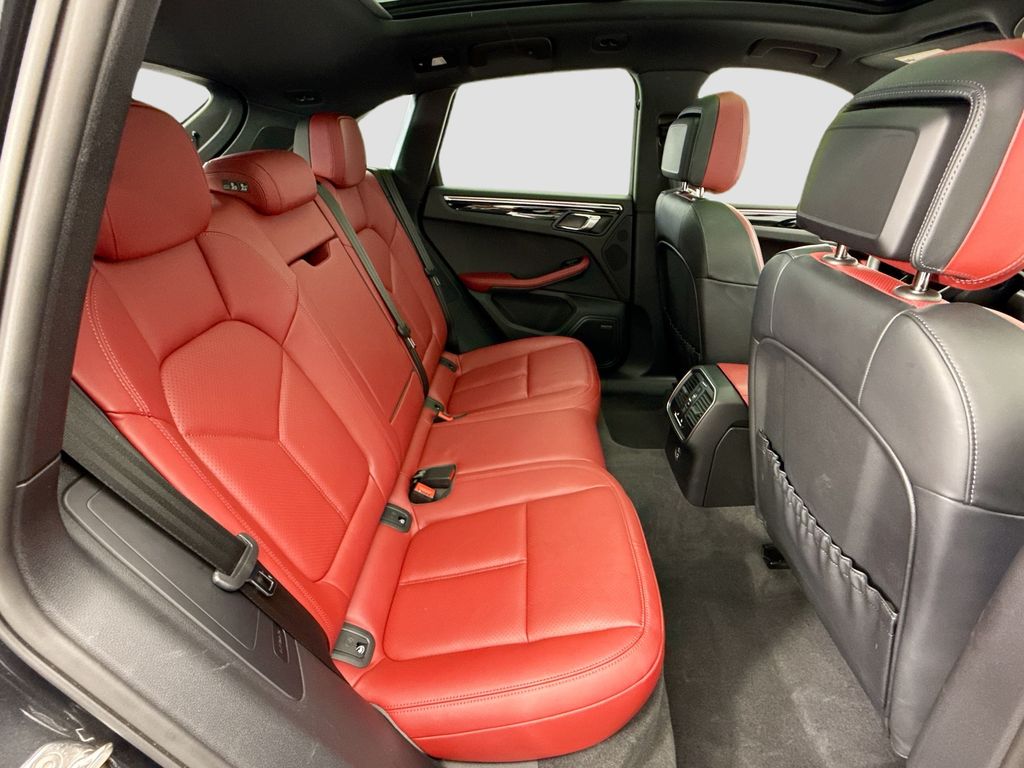 Thumbnail: 2025 Porsche Macan - 23