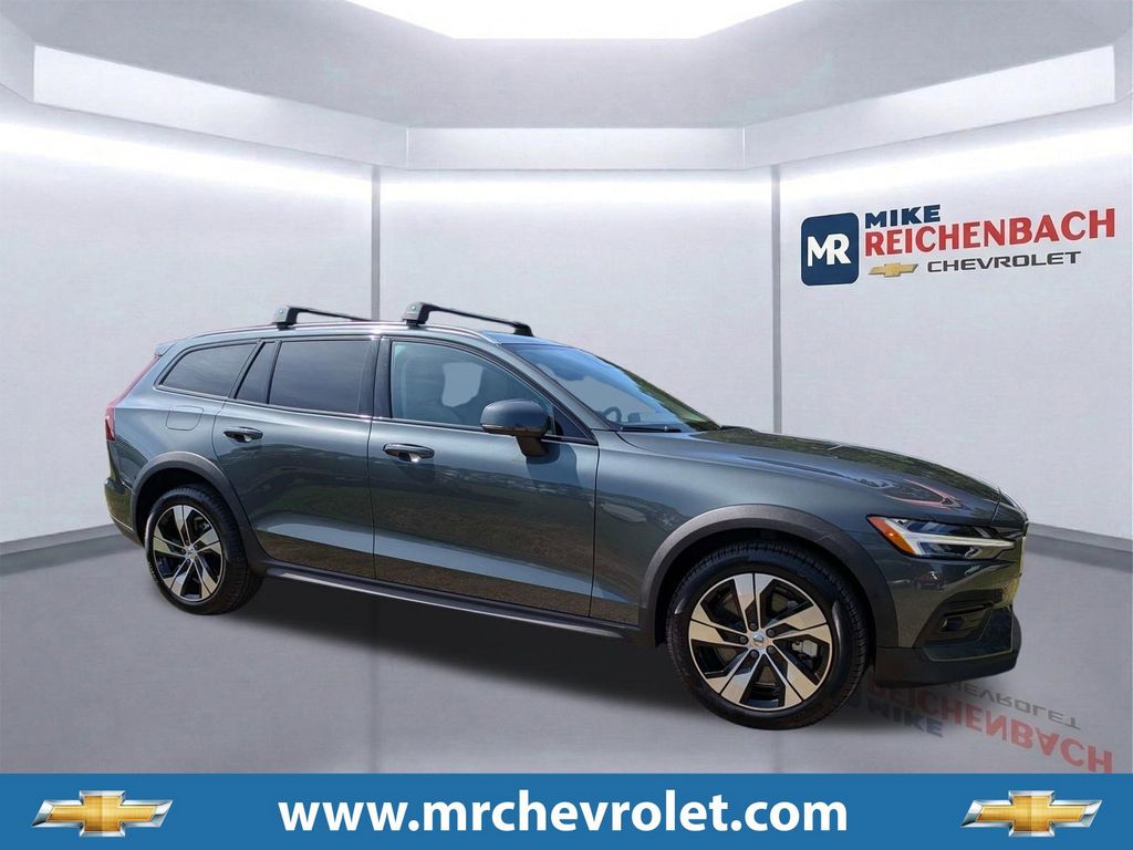 Forest Lake 2026 Volvo V60 Cross Country B5 Plus AWD Wagon All-Wheel Drive Automatic