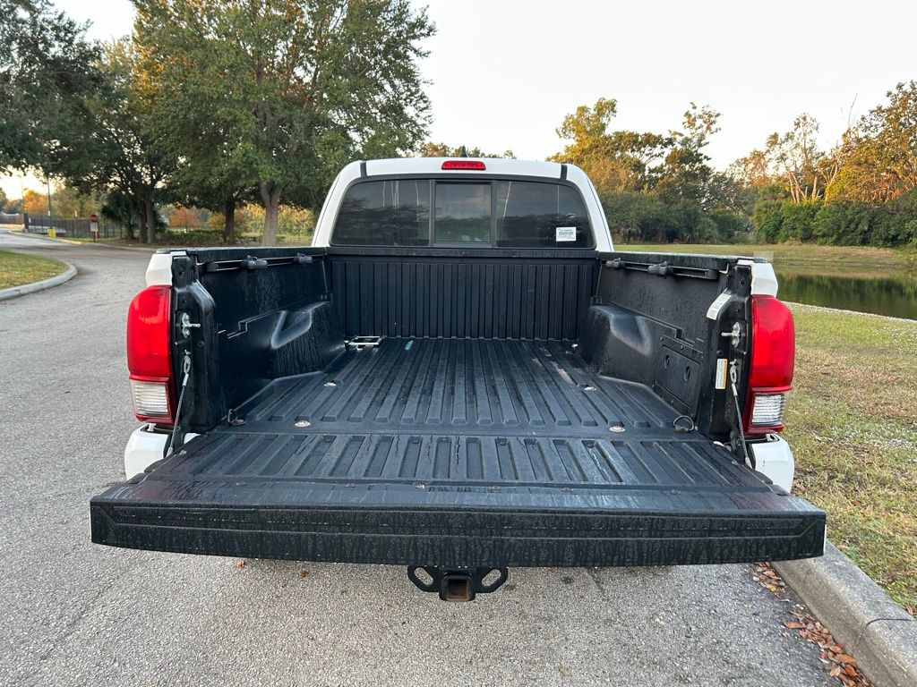 Thumbnail: 2021 Toyota Tacoma - 10