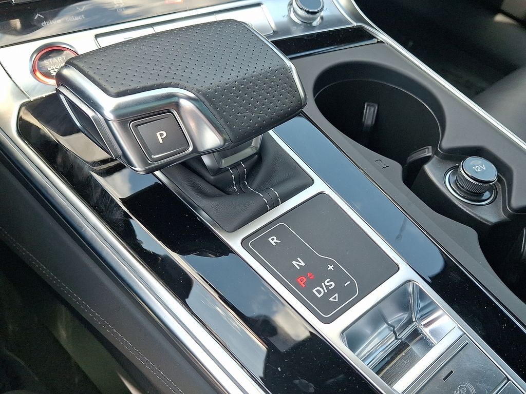 Thumbnail: 2021 Audi RS 6 - 15