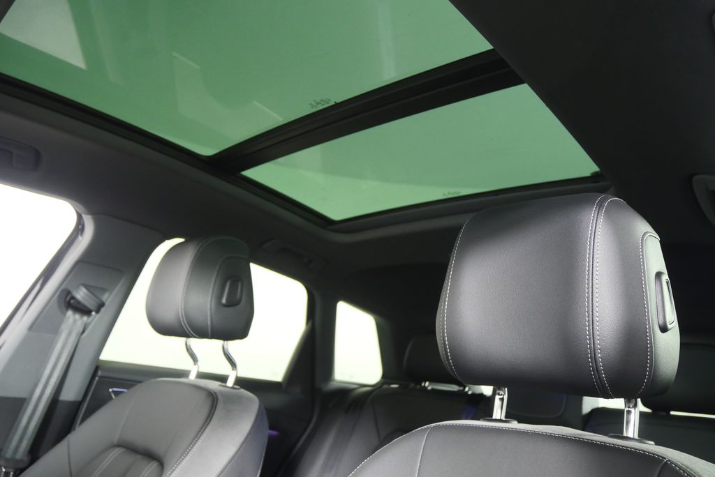 Thumbnail: 2022 Audi Q4 e-tron - 12