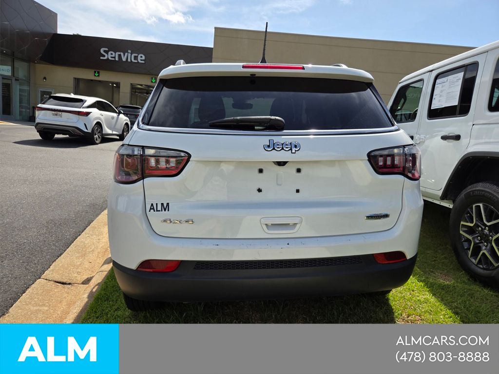 Used 2024 White Jeep Latitude image 13