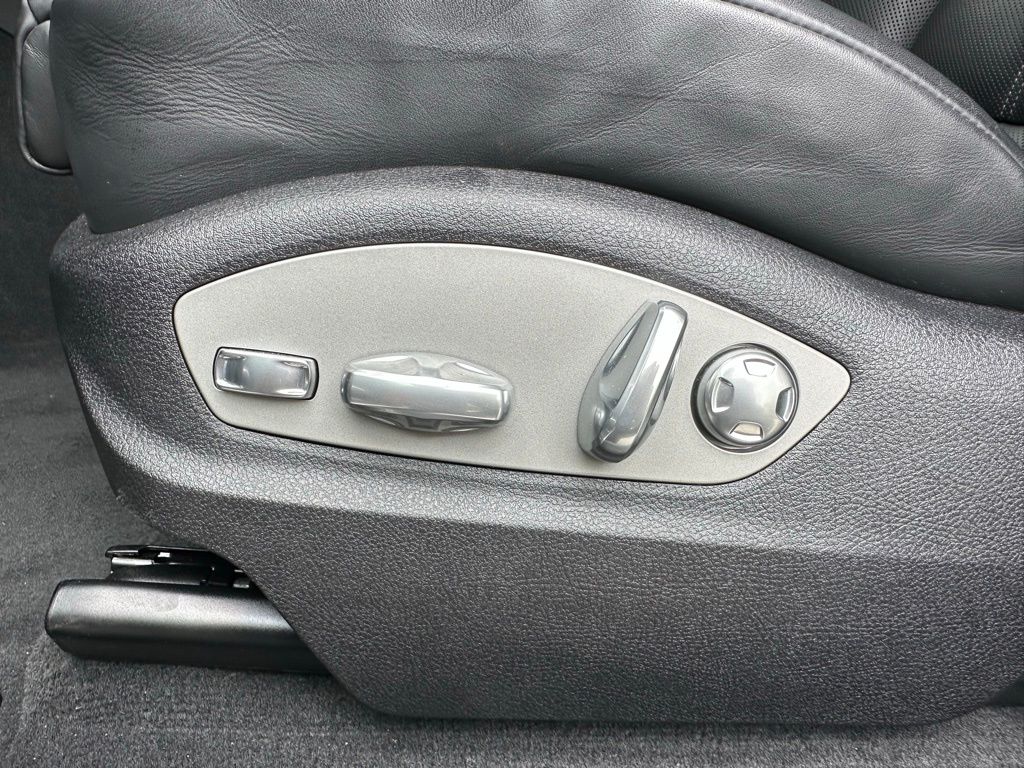 Thumbnail: 2025 Porsche Macan - 24