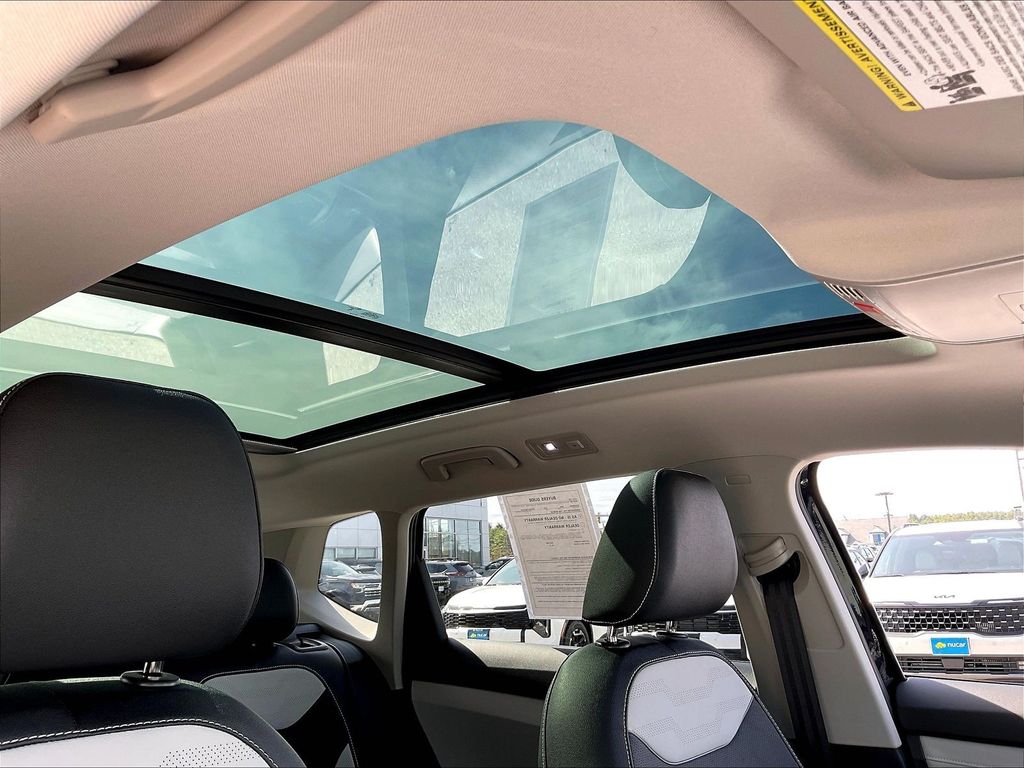 2025 Volkswagen Taos — photo 21