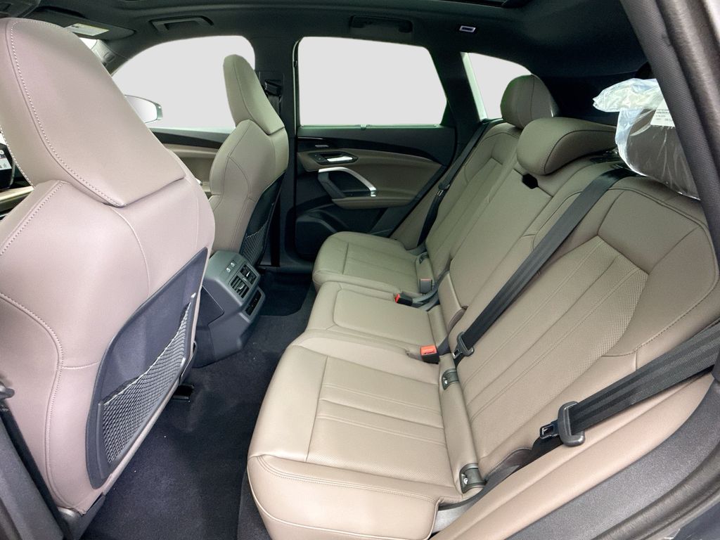 Thumbnail: 2025 Audi Q5 - 21