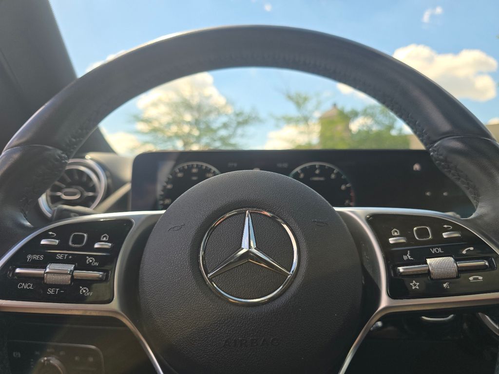 Used 2022 Black Mercedes-Benz GLA 250 image 26