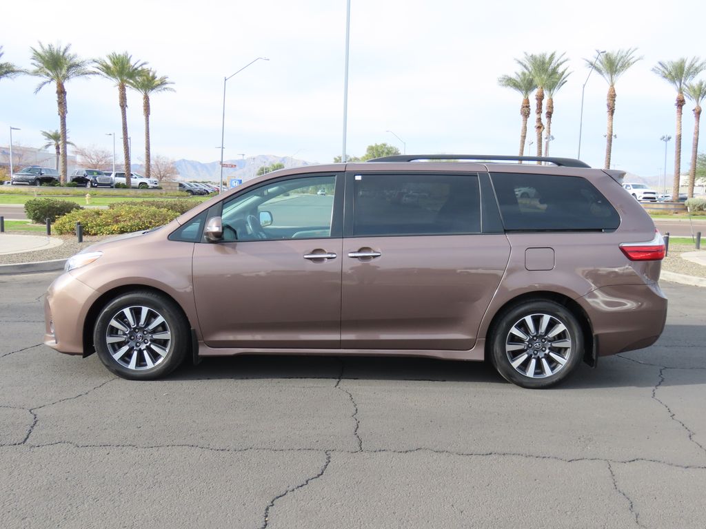 2019 Toyota Sienna SE Premium 8