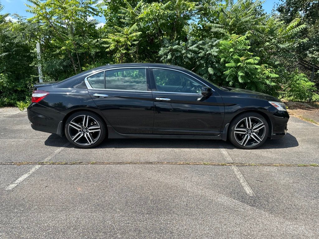 Used 2017 Black Honda Touring image 2
