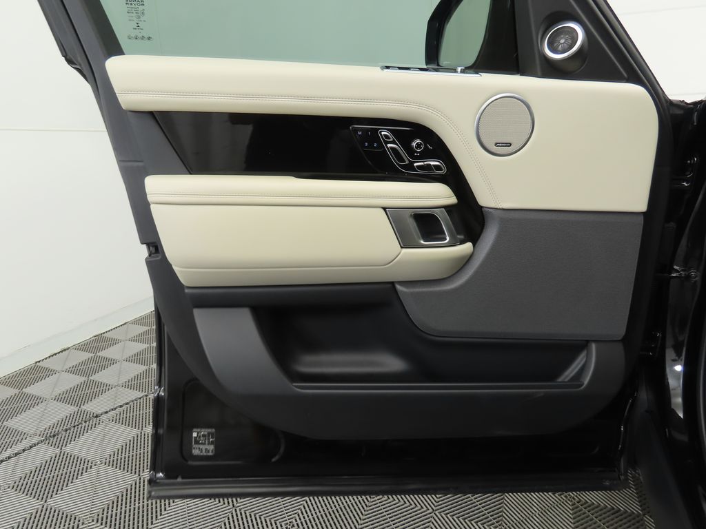 Thumbnail: 2022 Land Rover Range Rover - 24