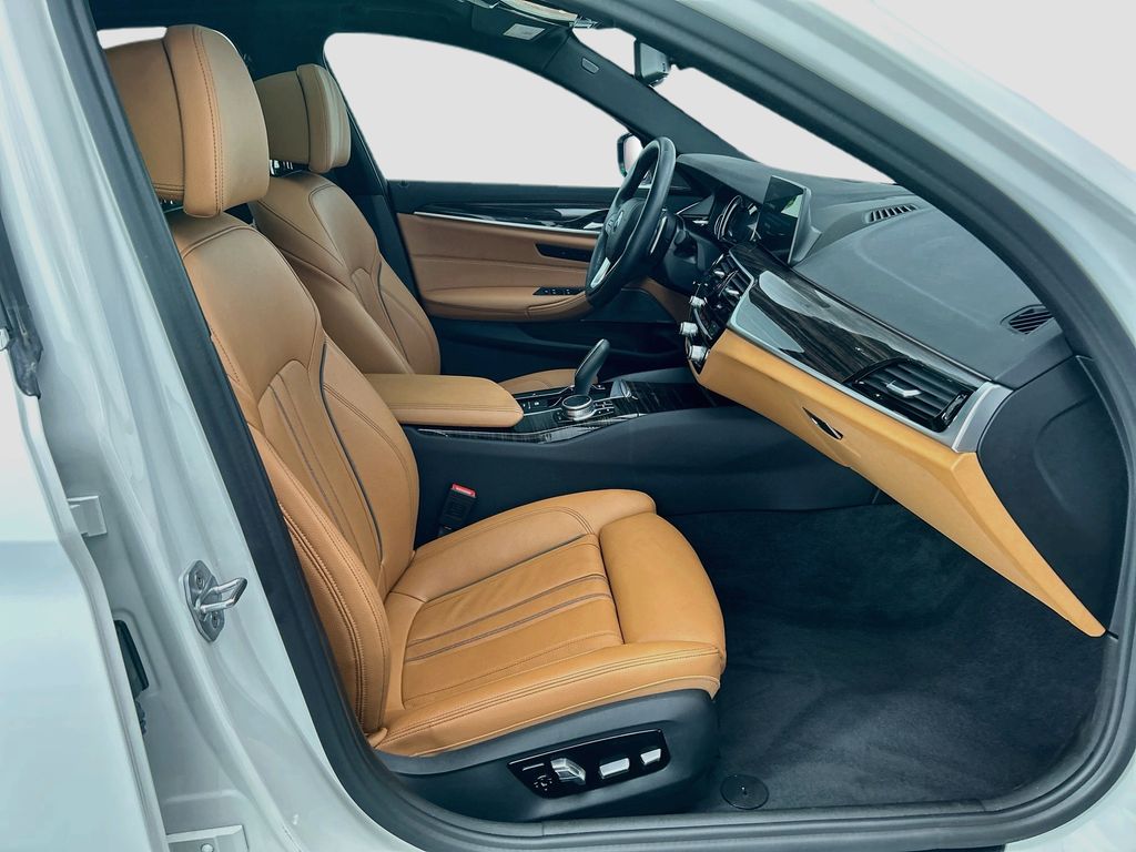 Used 2018 White BMW 540i image 19