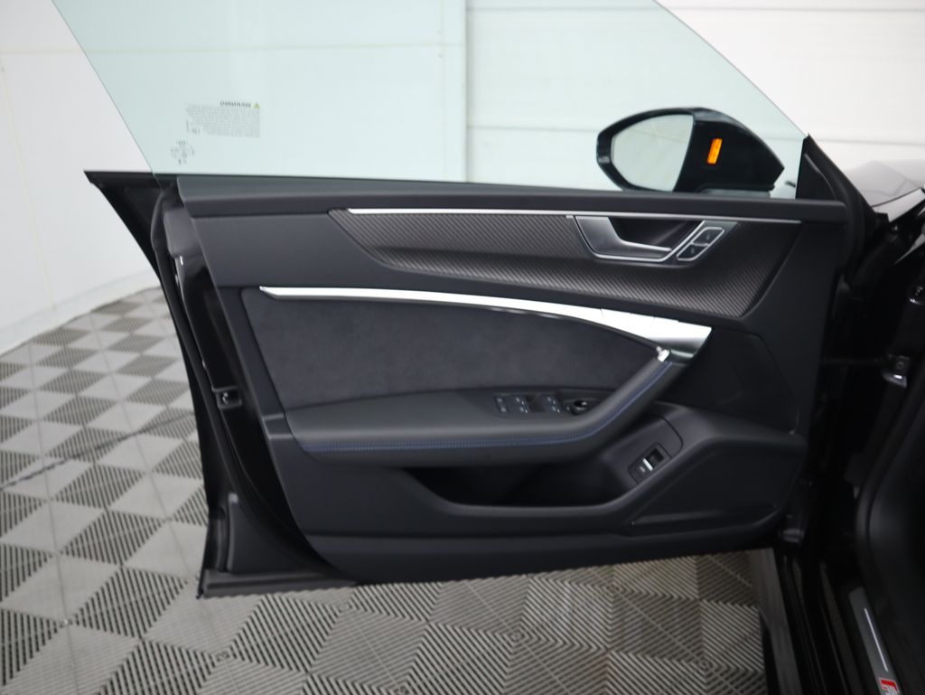 Thumbnail: 2025 Audi RS 7 - 26