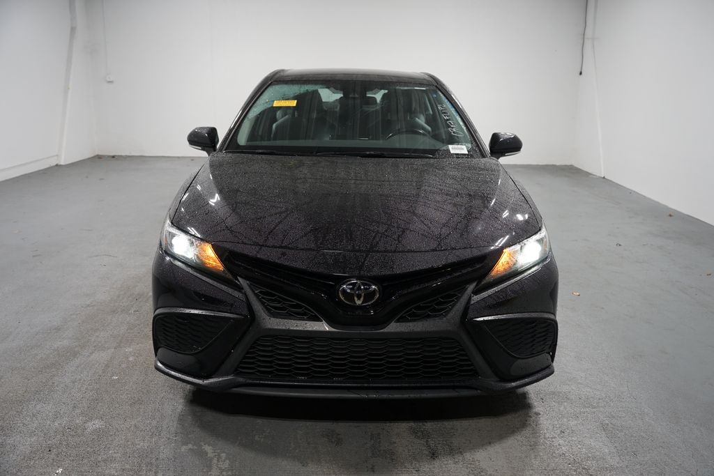 2022 Toyota Camry SE 2