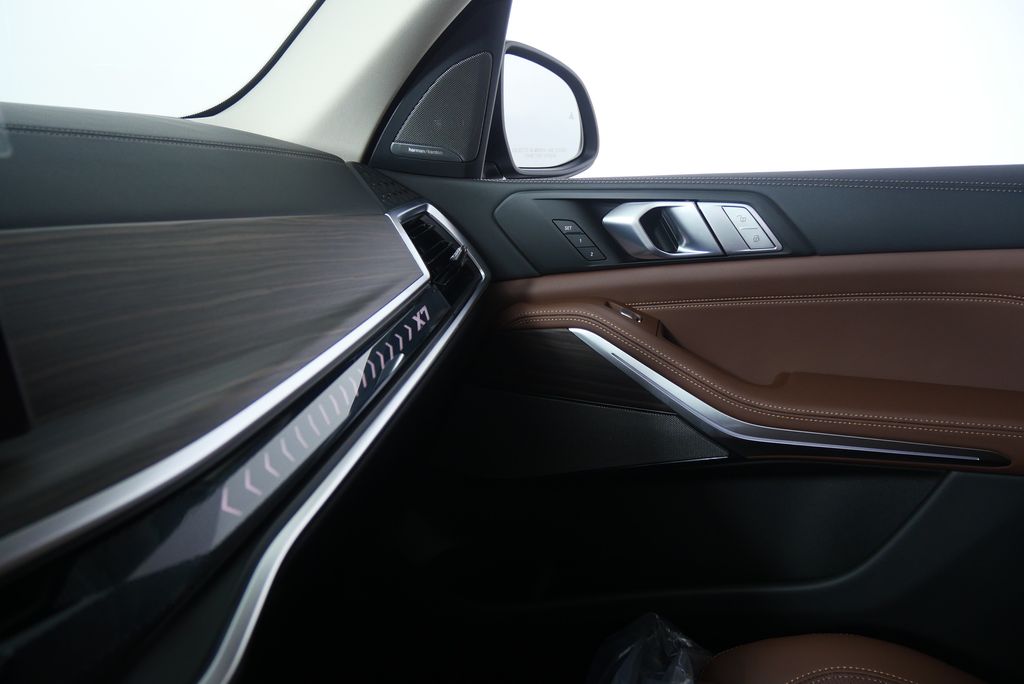 Thumbnail: 2026 BMW X7 - 26