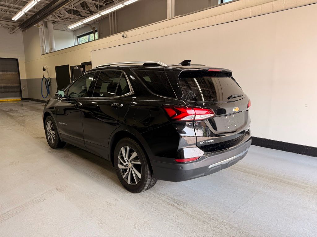 Thumbnail: 2022 Chevrolet Equinox - 3