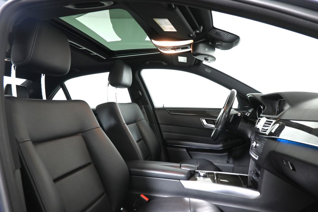 Thumbnail: 2016 Mercedes-Benz E-Class - 29