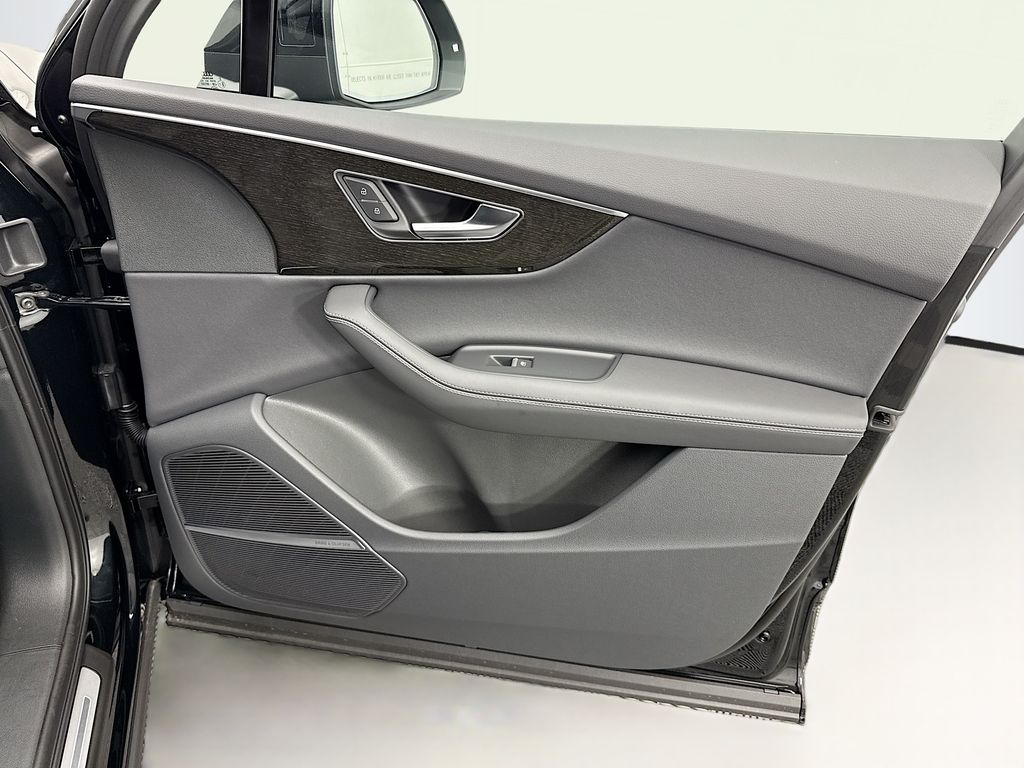 Thumbnail: 2026 Audi Q7 - 26