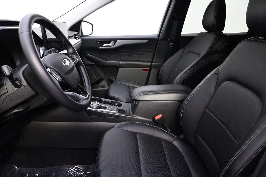 Used 2025  Ford Platinum image 13