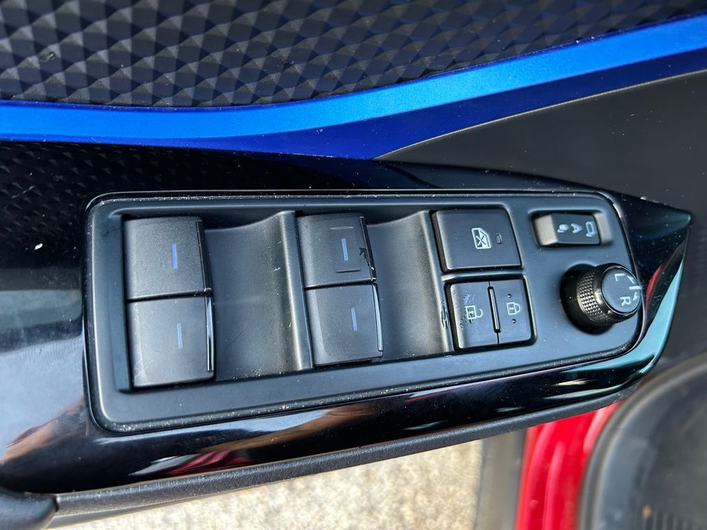 Thumbnail: 2022 Toyota C-HR - 16