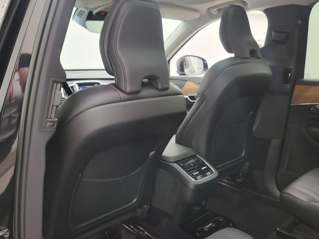 Thumbnail: 2022 Volvo XC90 - 24