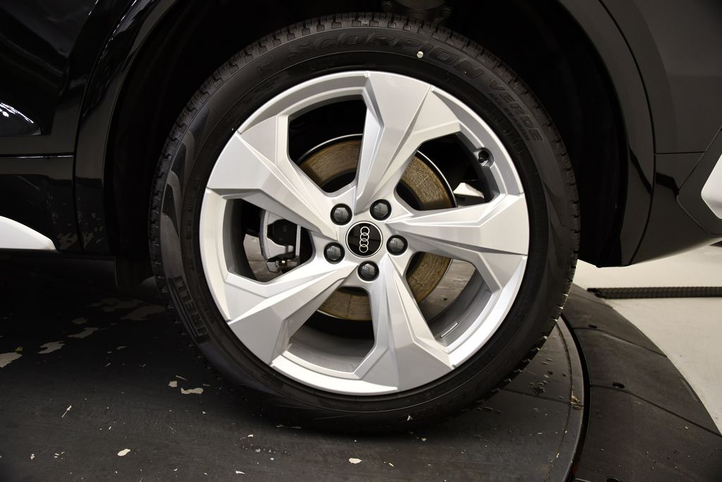 Thumbnail: 2025 Audi Q5 - 14