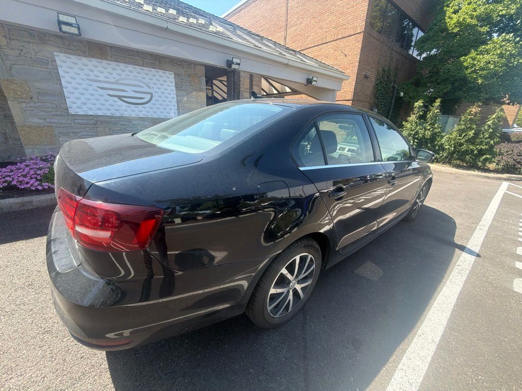 Used 2017 Black Volkswagen 1.4T SE image 6