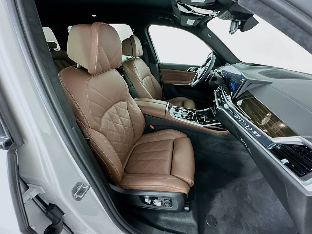 Thumbnail: 2023 BMW X7 - 29