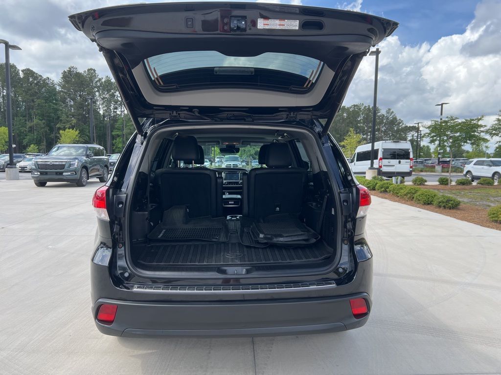 2019 Midnight Black Metallic Toyota Highlander XLE AWD SUV