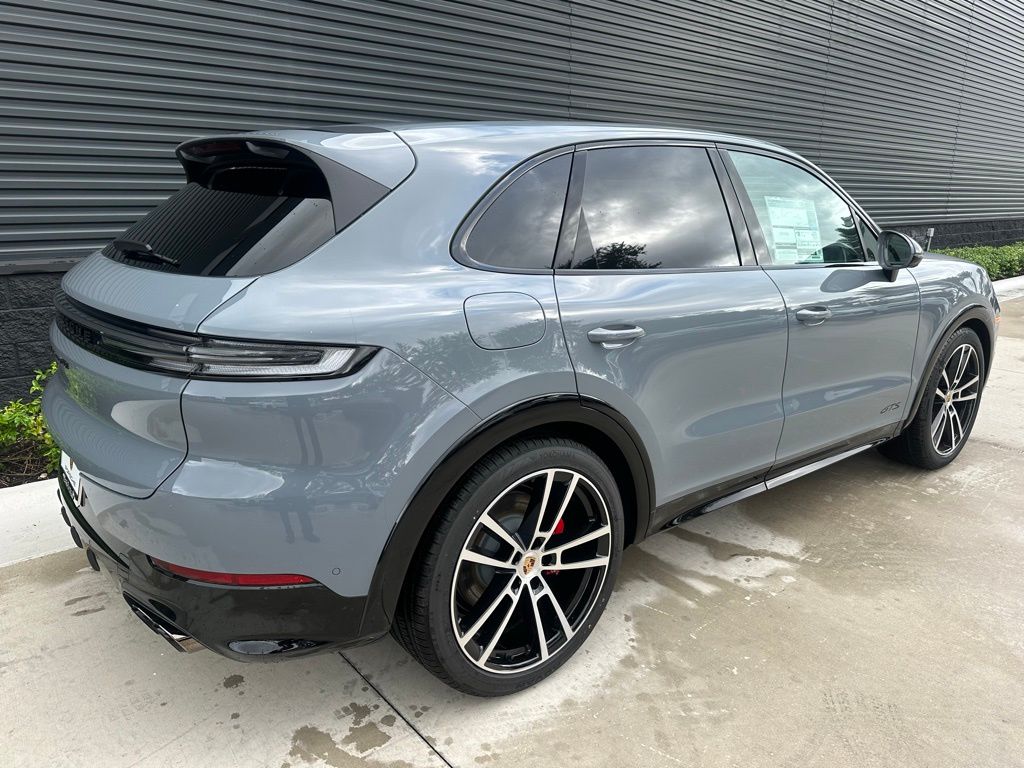 2025 Porsche Cayenne GTS 9