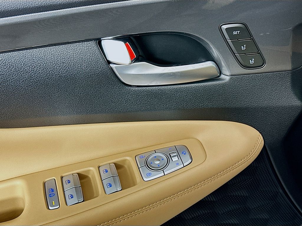 Thumbnail: 2023 Hyundai Santa Fe - 18