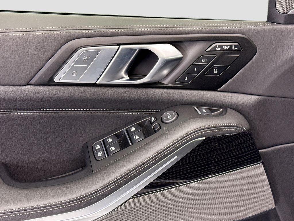 Thumbnail: 2027 BMW X7 - 23