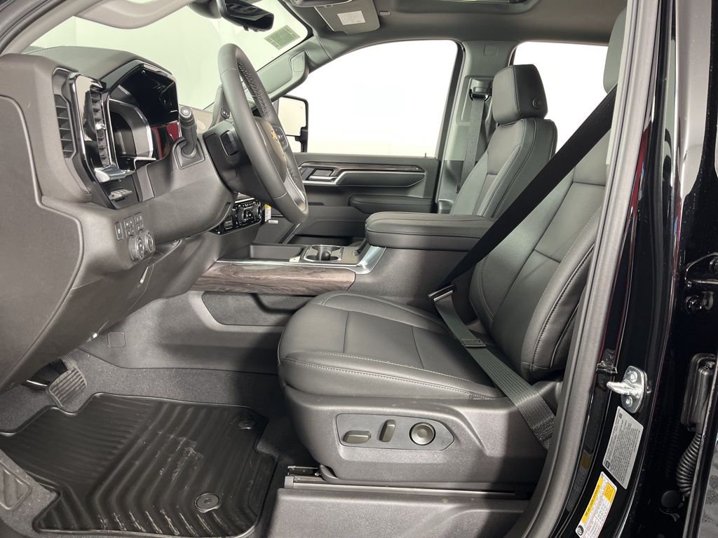 Thumbnail: 2026 Chevrolet Silverado 2500 - 26