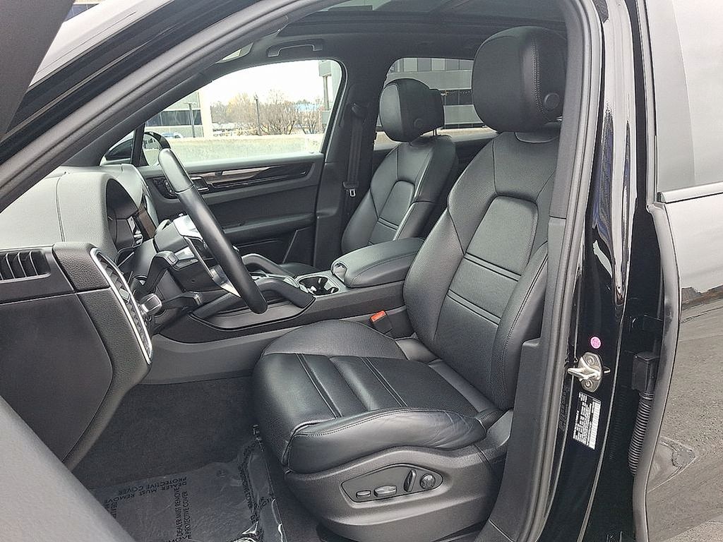 Thumbnail: 2023 Porsche Cayenne - 16