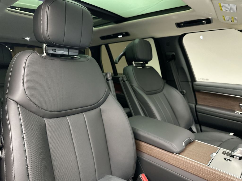 Thumbnail: 2026 Land Rover Range Rover - 6