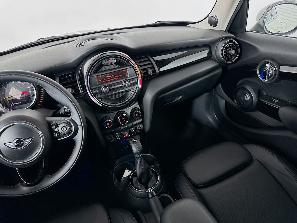 2016 MINI Cooper Base 21