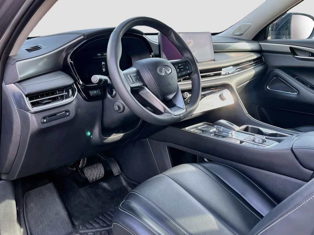 Used 2025 Gray INFINITI LUXE image 9