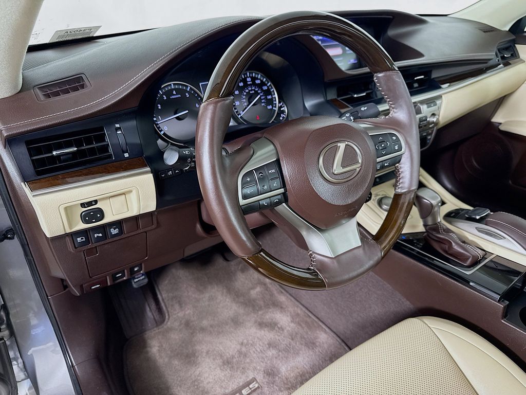 Thumbnail: 2017 Lexus ES - 9
